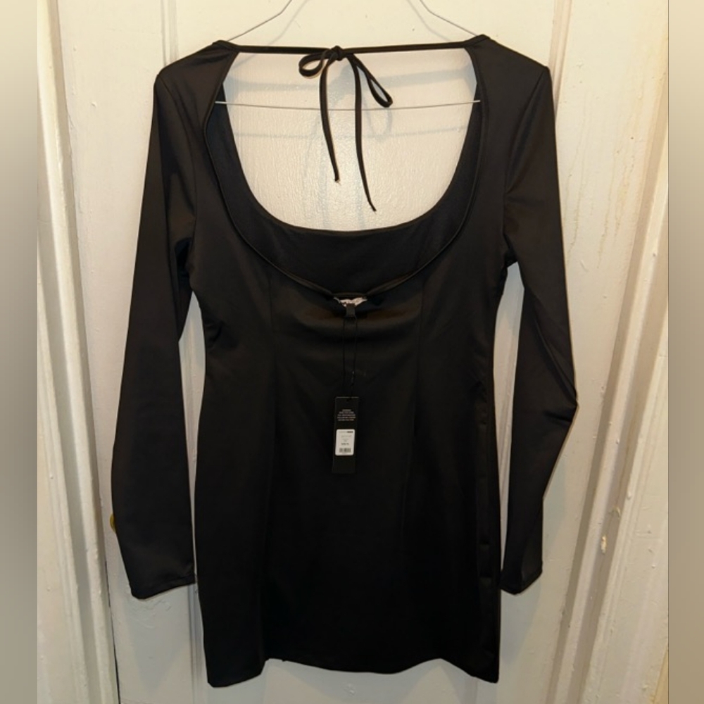 Open back blk long sleeve mini dress - Picture 2 of 2